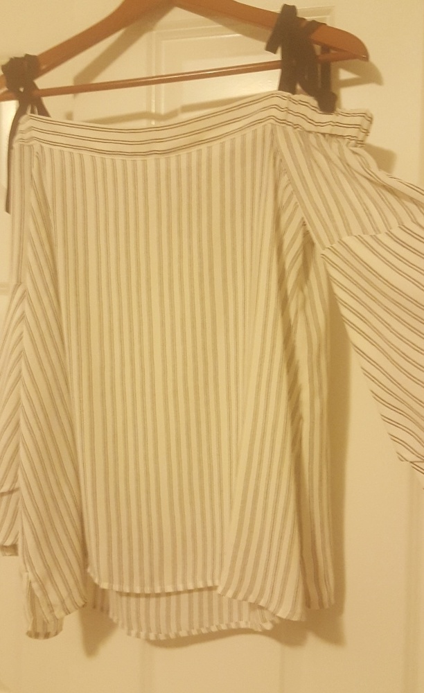 《loft》🛎 bell sleeve top